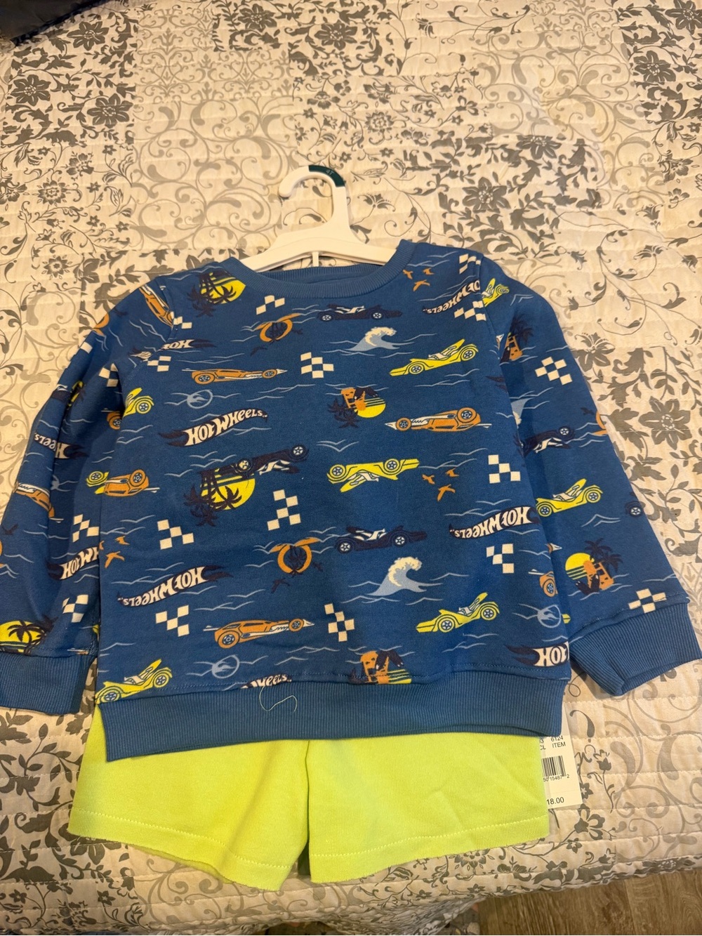 Boys 4t Hot Wheels short outfit new with tags.
